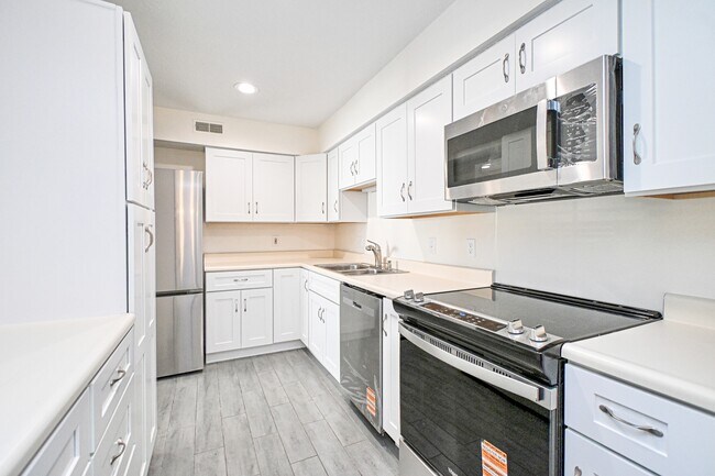 Photo - 3021 Stratford Ct