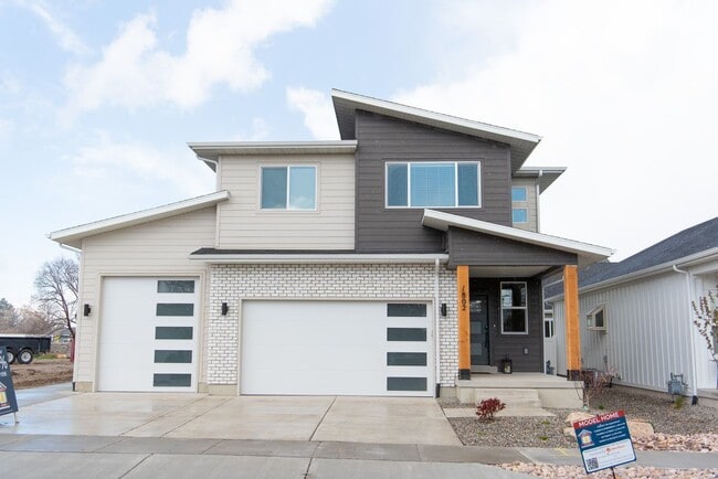 Building Photo - 1802 Drake Ln