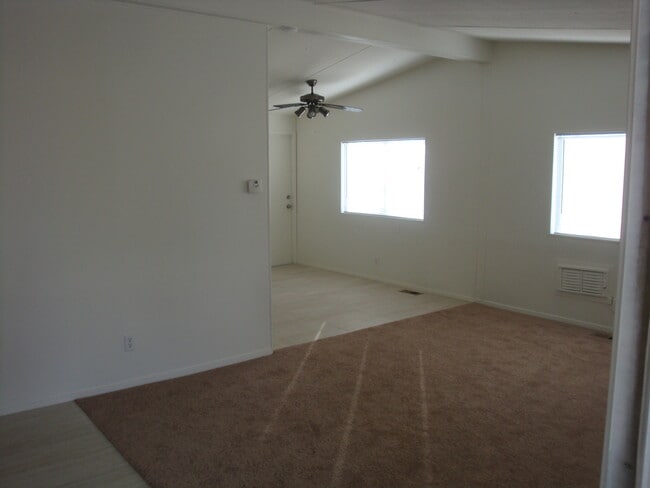8451 19th St Unidad Trailer
