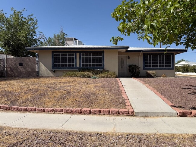 Photo - 3 Bedroom 2 Bathroom House on Corner Lot with 2 Car Garage Locate din Irwin Estates