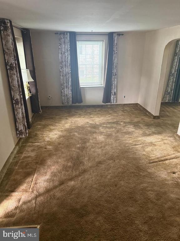 23 W Woodland Ave
