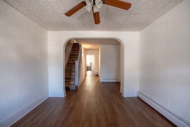 Photo - 921 W Walnut St