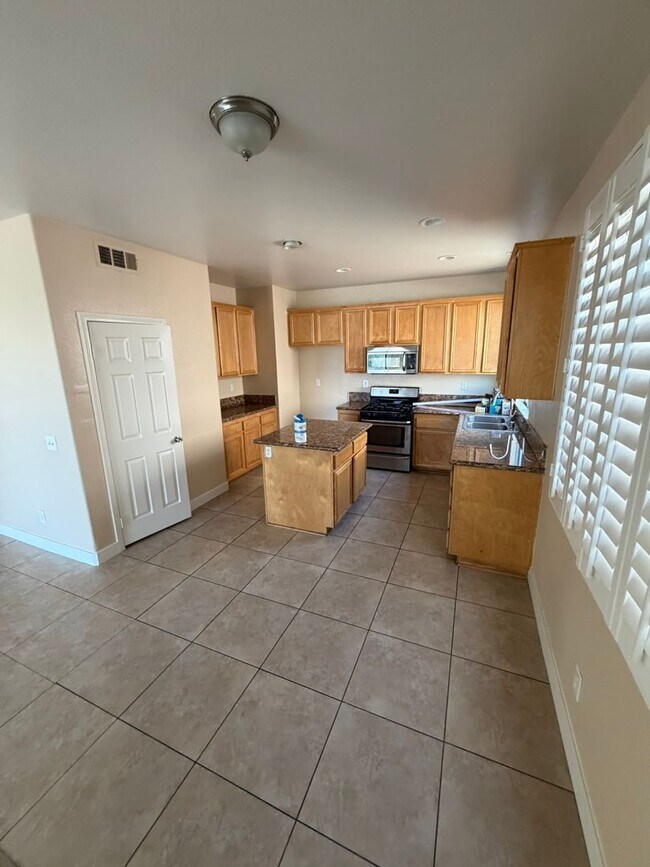 16060 Edgewater Ln