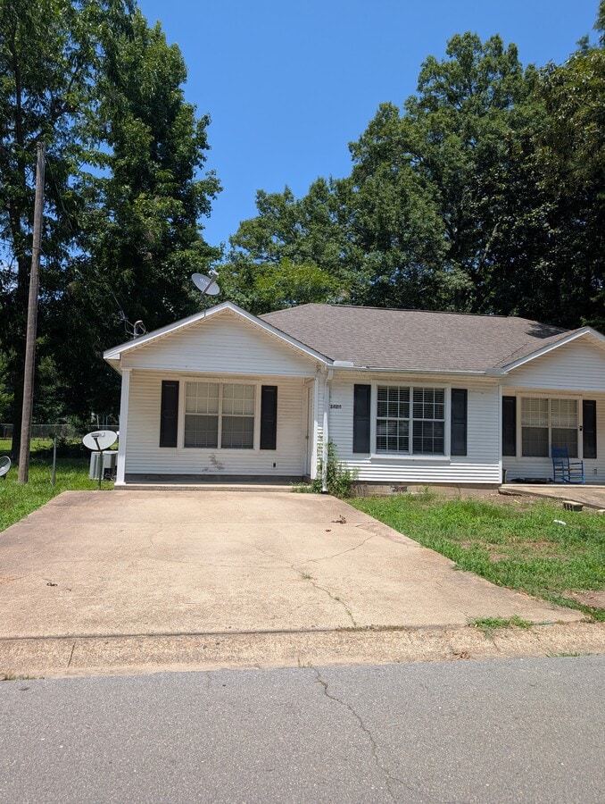 Photo - 1424 Sullenberger Ave