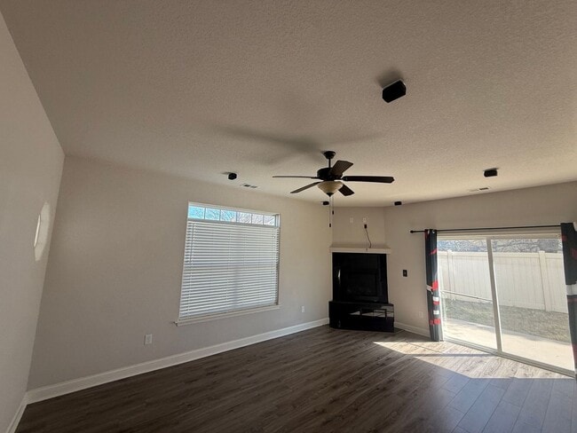 Photo - Spacious end-unit home in Virginia Beach!