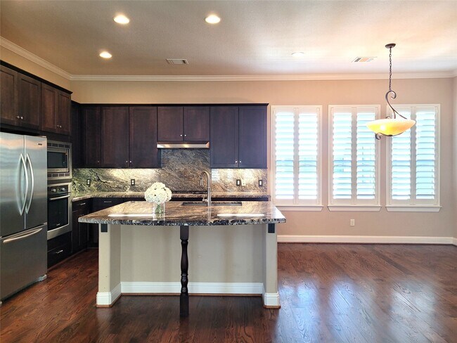 Photo - 1508 Fowler St