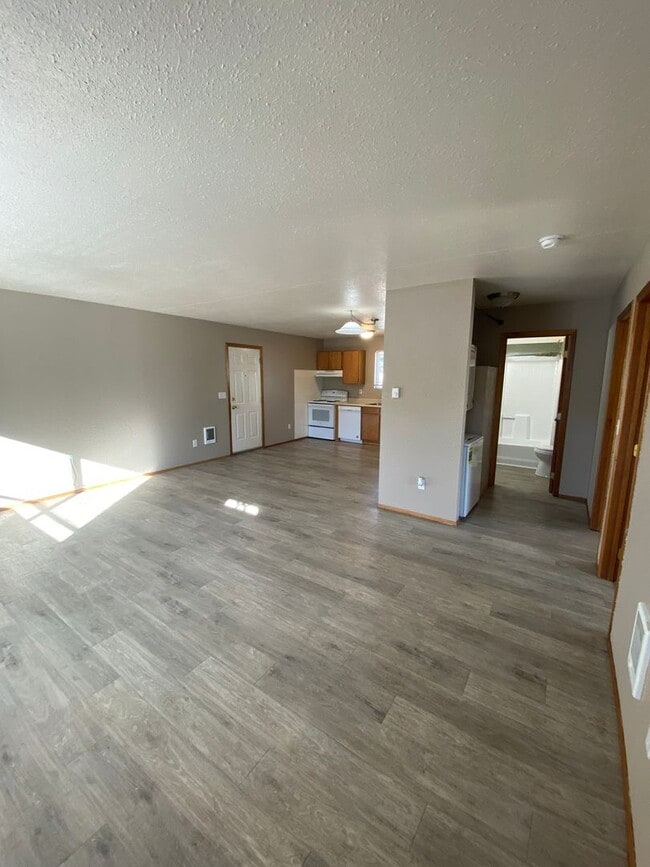 Building Photo - Beks413 (CWP) Unit B*