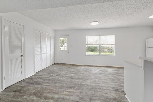 Photo - 5211 Thunderbird St Unit B