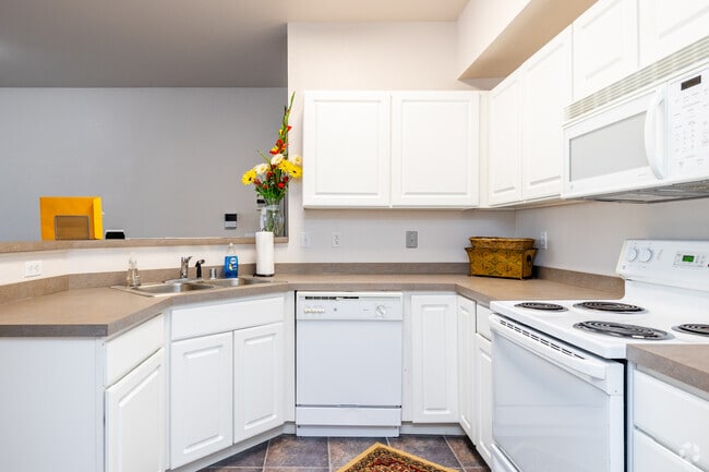 1BR, 1BA - 785SF - Kitchen