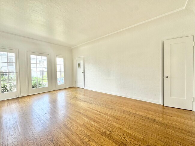 Photo - 336 N Genesee Ave Unit A