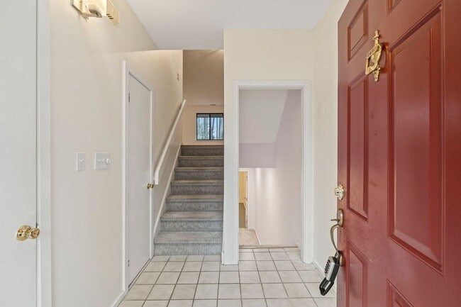 Photo - 431 Lynetree Dr