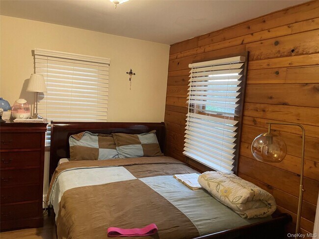 Photo - 484 Moriches-Middle Island Road