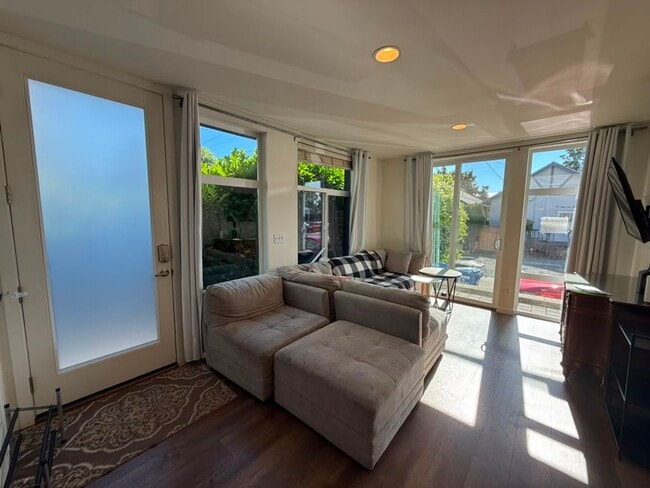 Photo - Fully Furnished - 9 Bed 3 Bath U-District Home!