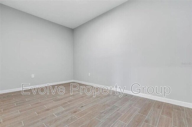 Photo - 21 Weymouth Ln