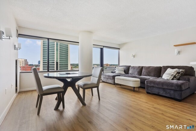 Photo - 127 Greyrock Pl Unidad 1205
