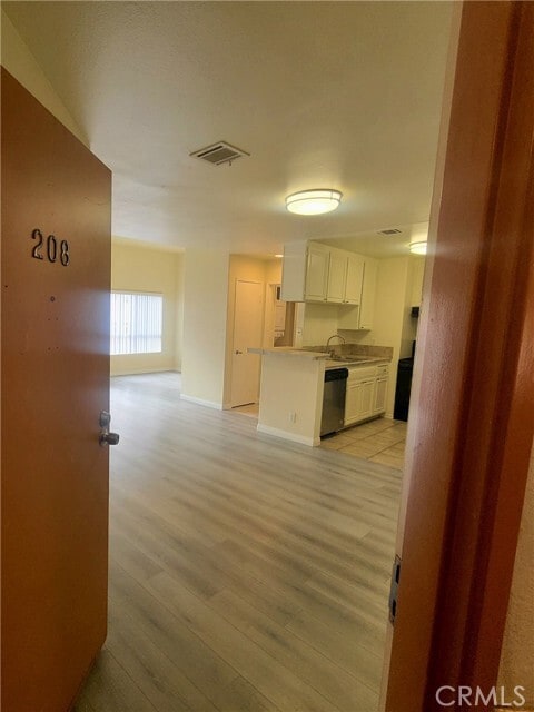 Building Photo - 5060 Kester Ave Unit 208