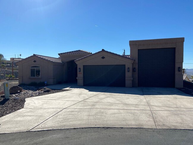 Fully Furnished - Long term - RV Garage - Fully Furnished - Long term - RV Garage House