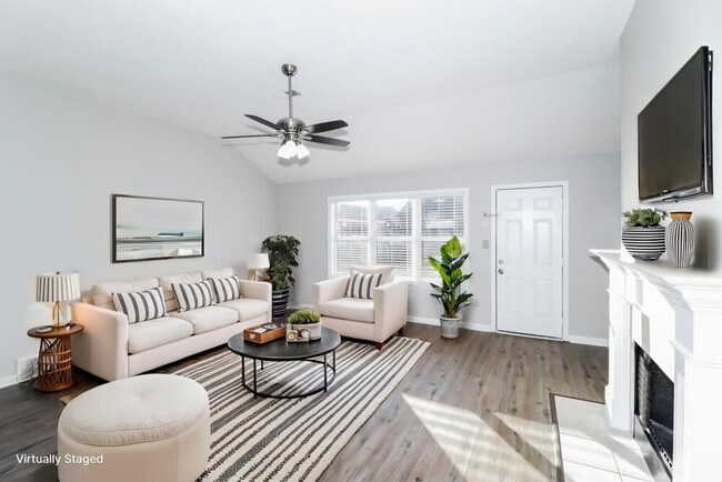 Photo - 1655 Torrington Dr