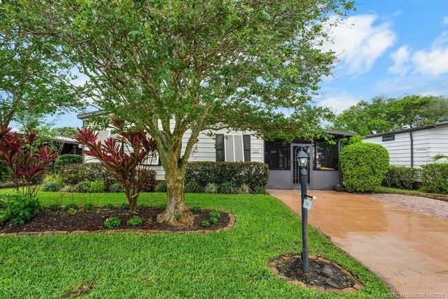 Photo - 7894 SE Saratoga Dr