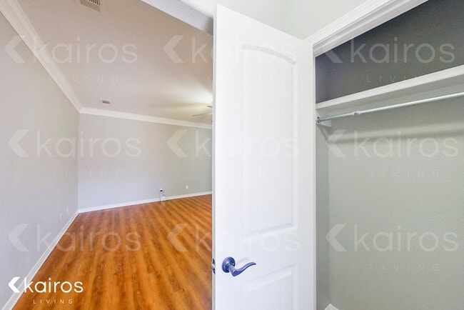 7133 Mosley St