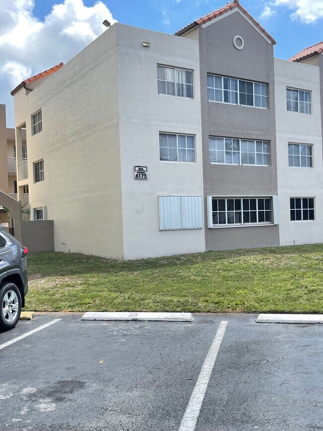 Photo - 6045 NW 186th St Unit 113