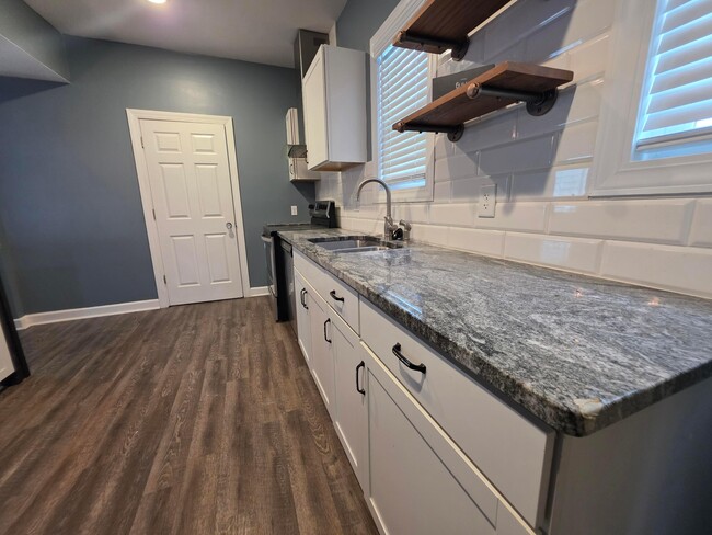 Photo - 297 Johnson St