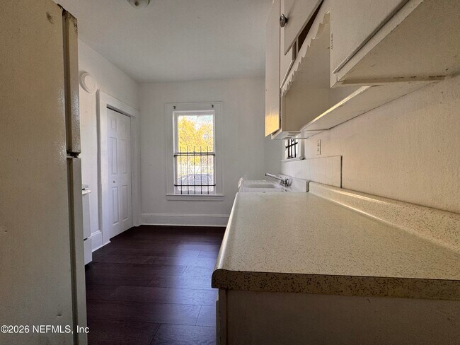 Photo - 3728 Silver St