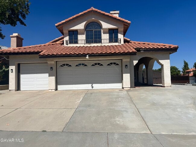 Photo - 325 Rainbow Terrace