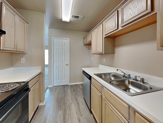 Photo - 2025 Hollow Creek Dr