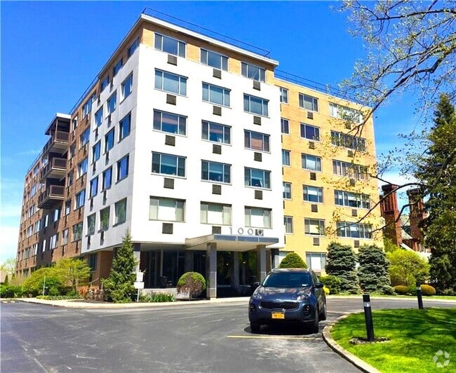 Building Photo - 208 East Ave Rental