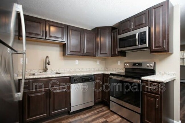 Photo - 512 W River Rd