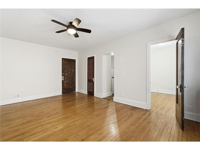 Photo - 220 E 19th St Unidad 307