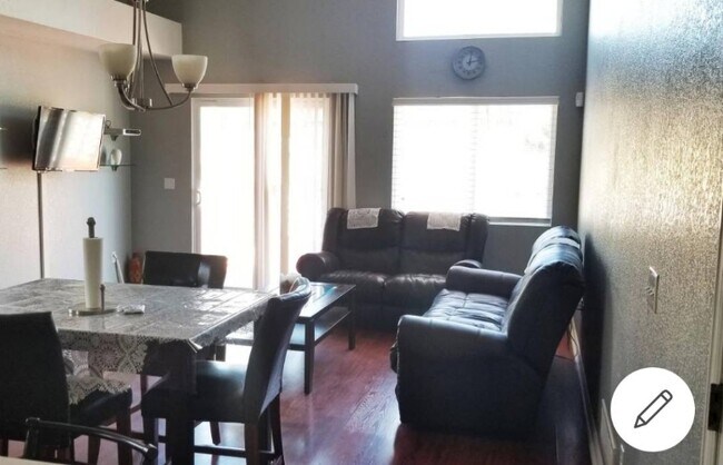 Photo - 2513 S Genoa St