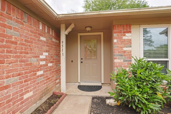 Photo - 9511 Charter Ridge Dr