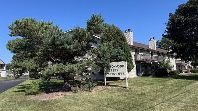 Photo - Cottonwood Creek Apartments