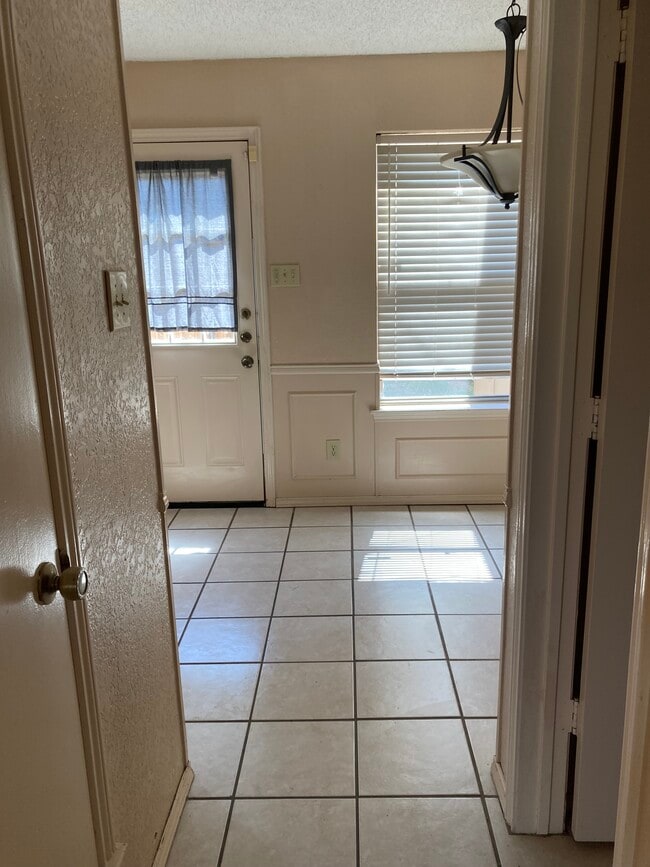 Through to kitchen - 505 Pecan Acres Ct Unit 505 Pecan Acres Court