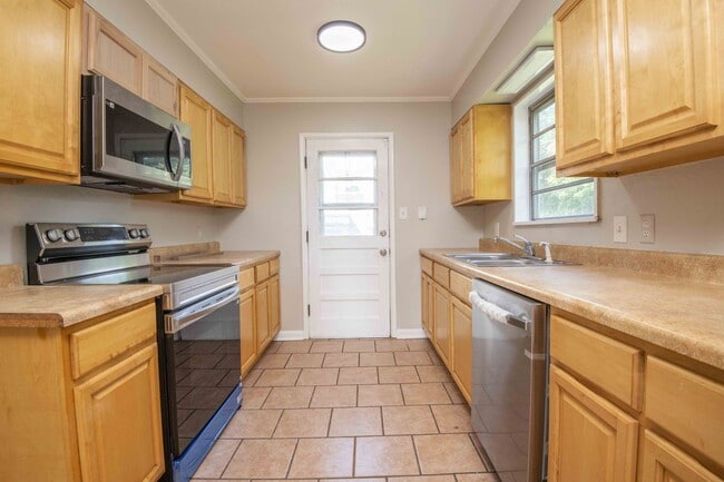 Photo - 2014 Susanne Ave