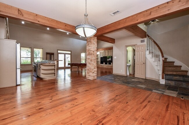 Photo - 1240 Bingle Rd