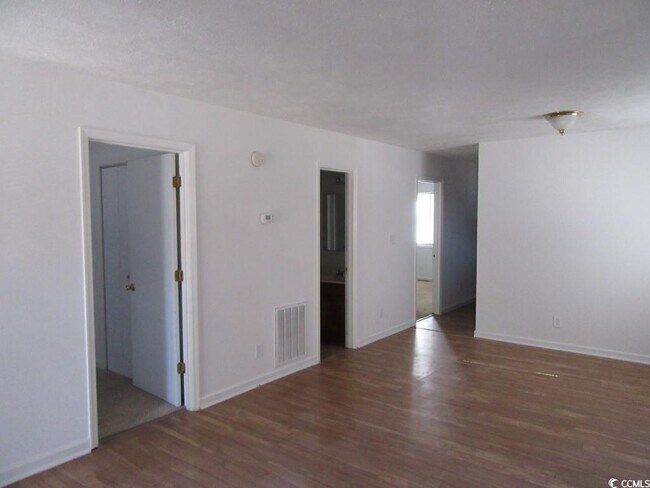 Photo - 4389 Lakeside Dr