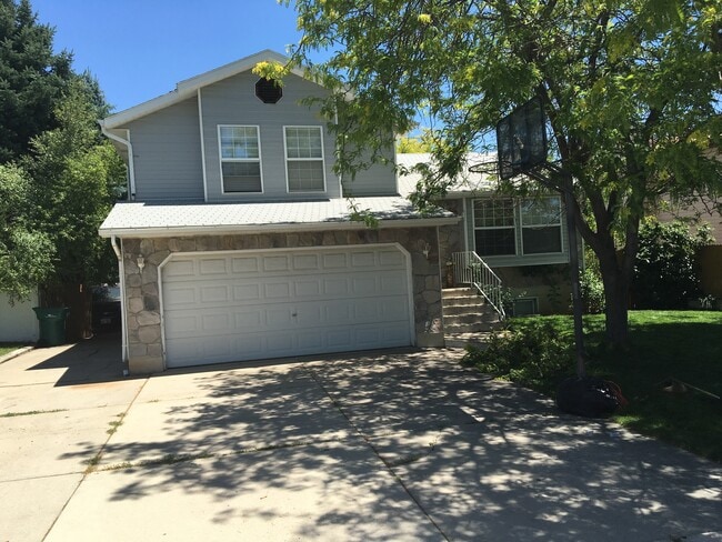 Photo - 1170 N 150 W House
