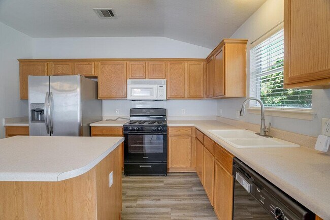 3310 Zinfandel Ln