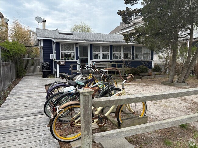 Building Photo - 177 Wilmot Rd Rental