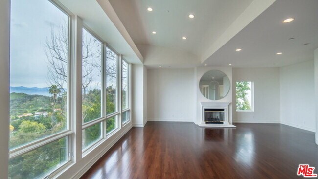 Photo - 14445 Mulholland Dr