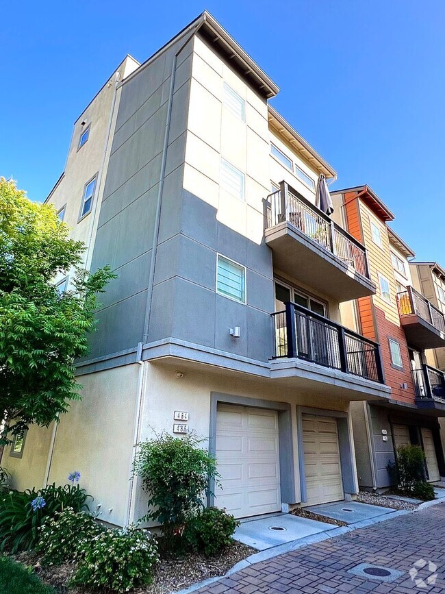 Building Photo - Beautiful 2 Bedroom 2 Bath at the Mills on... Rental