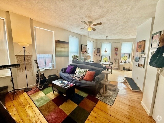 Building Photo - 26 Beacon St Unit 6 Rental