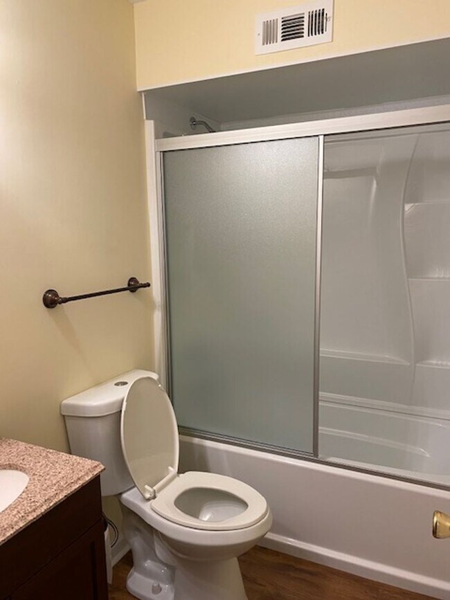 Photo - Colonial Circle