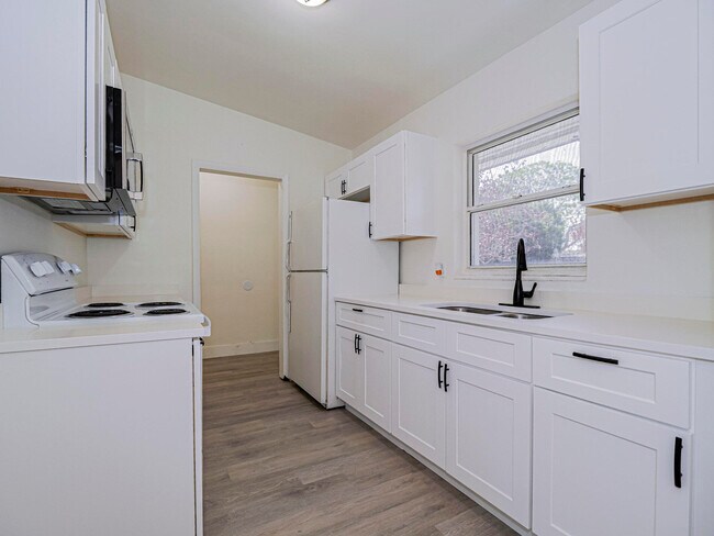 Photo - 734 5th Pl SW