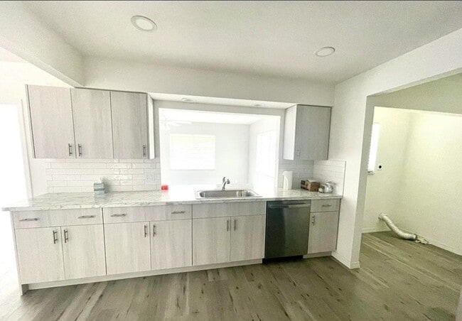 Photo - 2049 Gloria Cir