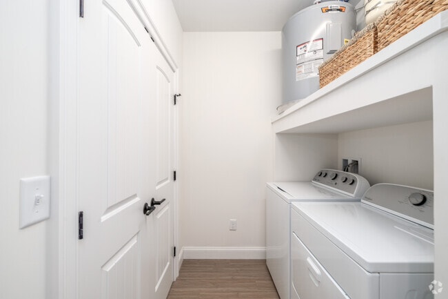 2BR, 2BA - 1,250SF - Laundry