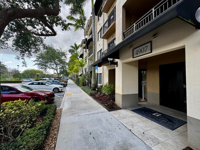 Photo - 4907 Midtown Ln Unit 1405